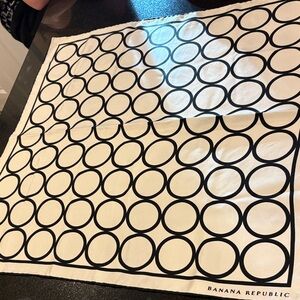 Banana Republic Monochrome Circle Print Scarf